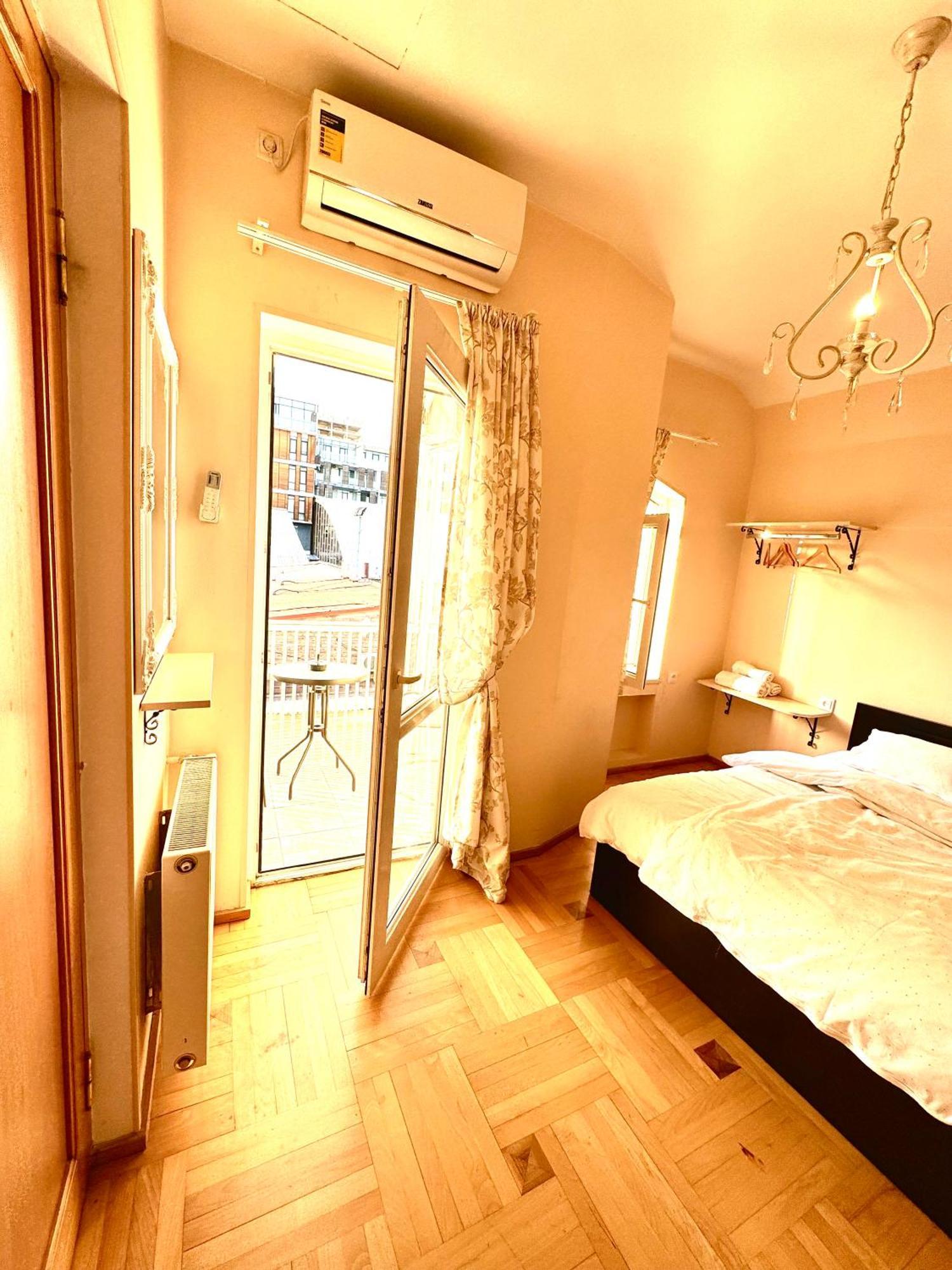 Sky Guest House Tbilisi Buitenkant foto
